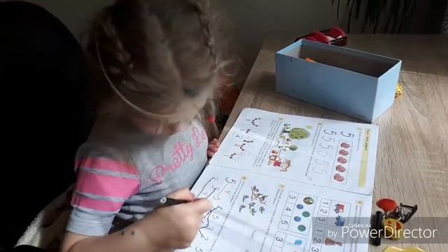 У Виктории ветрянка! Праздник в школе! Домашнее задание! Забавные танцы Виктории и Анюты! смотреть онлайн