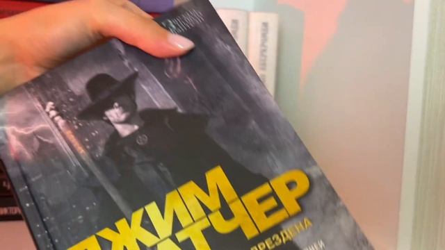 ТУР ПО КНИЖНЫМ ПОЛКАМ БЛОГЕРА! Юля Кот раскроет все секреты!