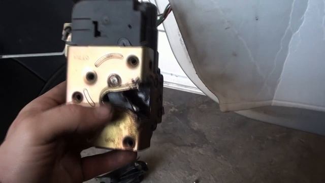 Peugeot 206 Проблема центрального замка. Ремонт кінцевика замка дверей смотреть онлайн