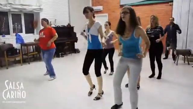 Bachata in Salsa Cariño (footwork)