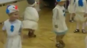 Танец маленьких снеговиков.