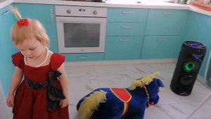 Танец ребёнка под песню @Вики Стариковой "Ангел и Я"