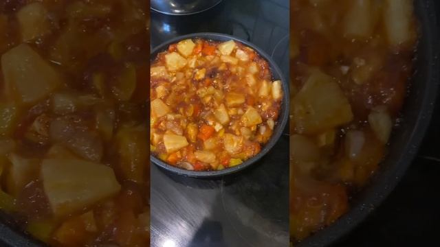 Курица в кисло сладком соусе с ананасами!