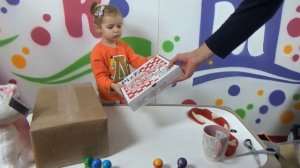 Посылка с игрушками Кошечка Мари и огроменный мармеладный медведь Box with toys (1)