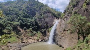 Водопад в горах на Шри-Ланке
