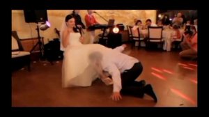 СВАМИ-шоу: снятие подвязок невесты