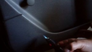ЛАЙФХАК: Как убрать царапины с пластика в автомобиле? Удаляем царапины в салоне с помощью горелки