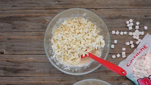 Шарики из попкорна с маршмеллоу и M&M`s. смотреть онлайн