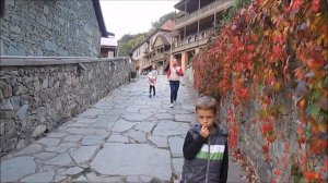 Армения Дилижан.Центр города Дилижан, озеро, улочка Шарамбеяна, памятник мимино