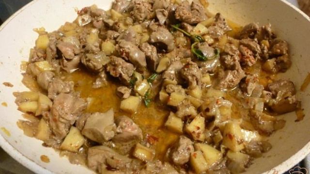 Рулет из птицы с начинкой из печени и брусники