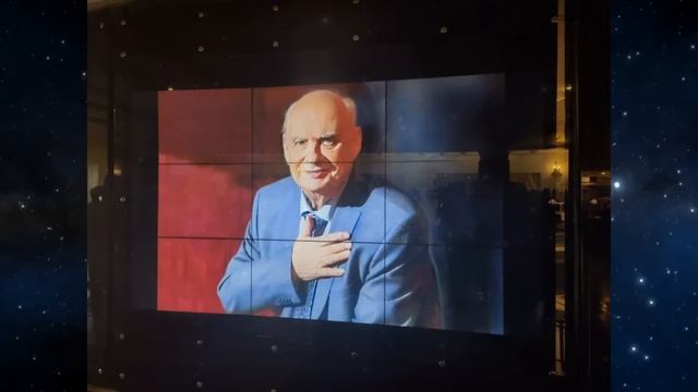 Маленькая и безутешная! Завершилась церемония прощания с Добронравовым смотреть онлайн