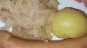 что у меня сегодня на тарелочке ..Шукрут-национальное зимнее блюдо Франции.