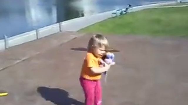 Аутичный ребенок, кружимся на месте, Аутизм, Диана 2 года, 2008г смотреть онлайн