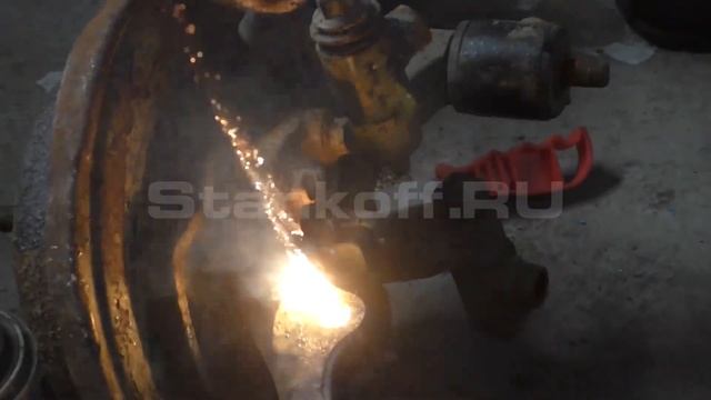 Лазерная чистка металла с помощью аппарата LM-2000C/1500 Raycus на складе
