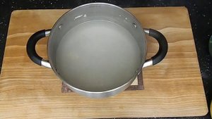 Обед для ребёнка  суп с лососем и брокколи