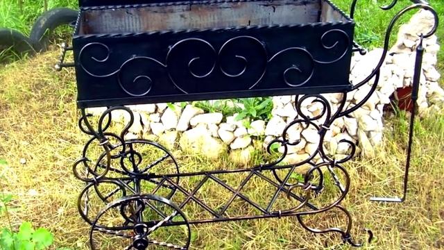 Оригинальный дачный мангал тележка на колесах в саду, ковка в Днепропетровске смотреть онлайн