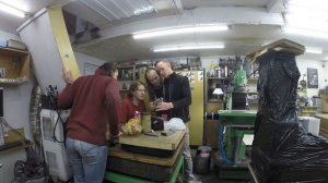 ЗАГЛЯНУЛ В МАСТЕРСКУЮ РОСТОВСКИХ ПАЧАНОВ. ПОДАРИЛ ЗНАЧОК ПОДПИСЧИКУ. НОВОСТИ С ФАЗЕНДЫ.