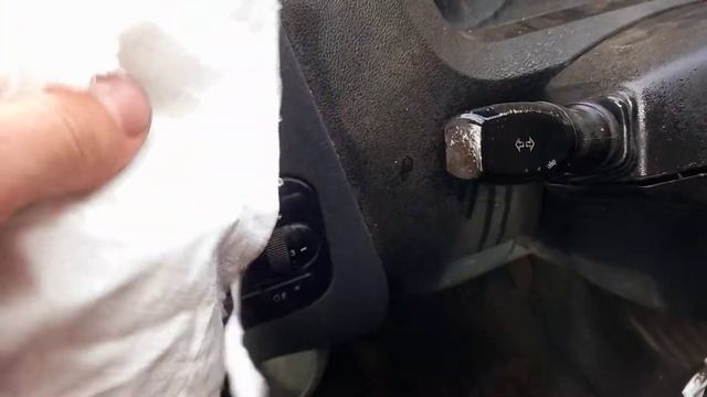 КАК В АВТОМОБИЛЕ ЛЕГКО ОТМЫТЬ ГРЯЗЬ НА ПЕРЕКЛЮЧАТЕЛЯХ???!!!