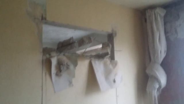 Делаем дверной  проем на кухню.