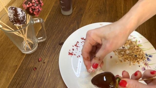 КЛУБНИЧНЫЕ КЕТО КОНФЕТЫ БЕЗ САХАРА #lowcarb #ппконфеты #ппдесерт #домашниеконфеты #lowcarb #клубник