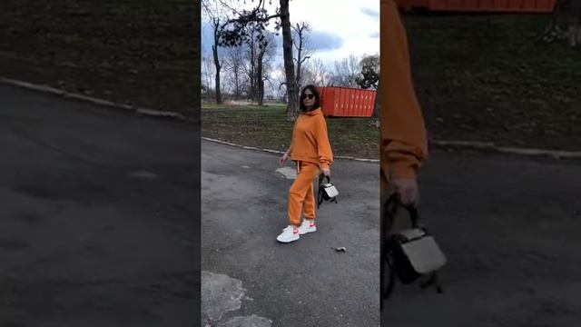 Прогулочный женский спортивный костюм с капюшоном оверсайз полированная трехнитка смотреть онлайн