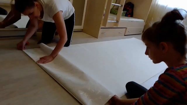 КЛЕИМ ОБОИ В ПРИХОЖЕЙ