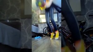 учу квадробики:) прыжки на полу=) для тех кто умеет на кровати прыгать!!!!!