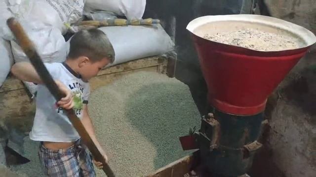 Рома роботяга,грануляторщик.