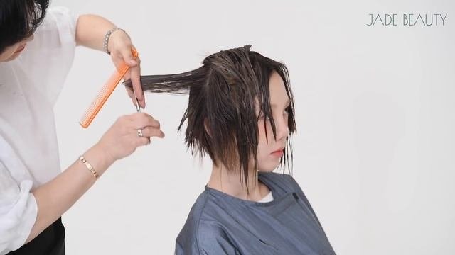 SUB) 여자 숏컷 스타일 .  얼굴형과 목선을 갸름하게 만드는 리프컷  자르기. How To Cut Disconnection Short Cut