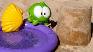 Строим аквапарк для игрушки Ам Ням — Развивающее видео с игрушками для самых маленьких