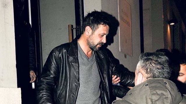 ¡"Birce Akalay" se golpeó la cabeza contra la pared!