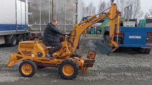 Колесный миниэкскаватор Komatsu WB04-2