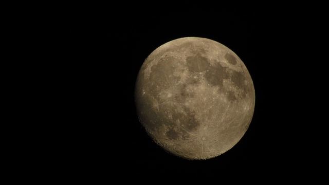 снимаем на Nikon B700: облака и Луна смотреть онлайн