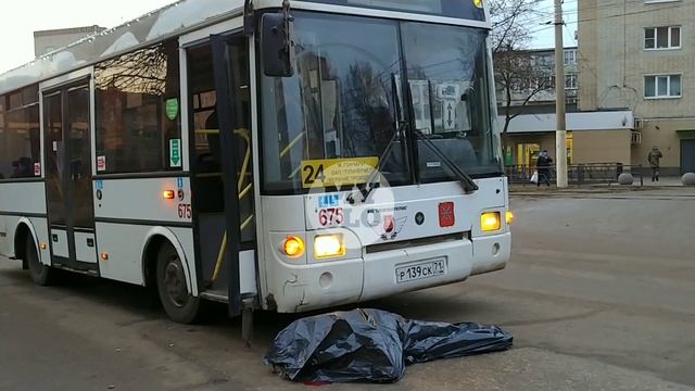 На улице Металлургов в Туле автобус насмерть сбил женщину смотреть онлайн