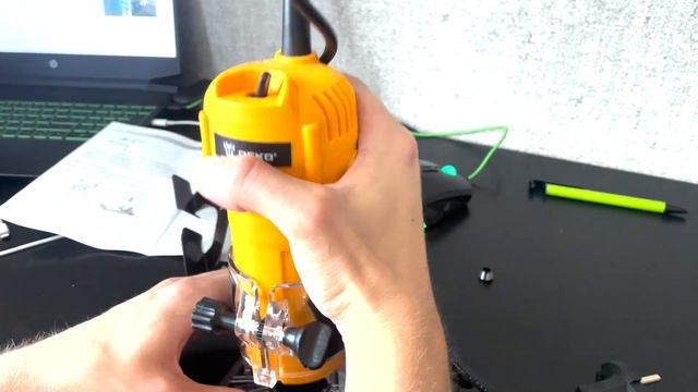 Фрезер -  снимаем кромку  Или как сделать углы тумбы закругленными. DEKO 800Вт фрезер смотреть онлайн