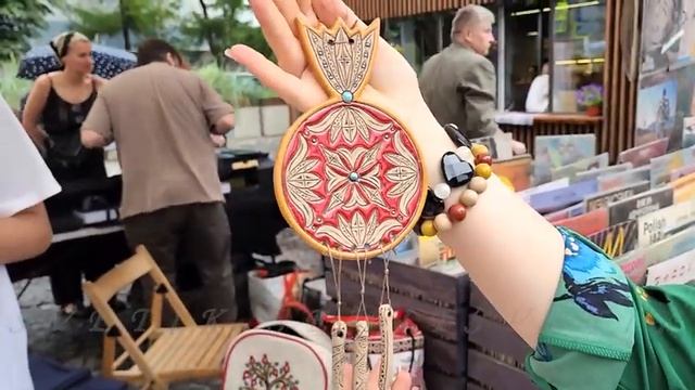 Москва. Август 2023. Территория Рябовской Мануфактуры. Винтажный маркет "Мосвинтаж" . смотреть онлайн