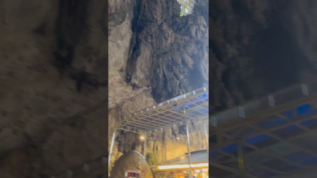 Rocking vibes at Batu Caves Malaysia🤩  🇲🇾  #BatuCaves #Malaysia #KualaLumpur #cave