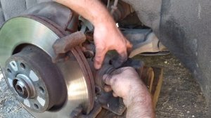 ЗАМЕНА ПЕРЕДНИХ КОЛОДОК АУДИ AUDI A6 C6 2.4  BDW # КАК СНЯТЬ ПЕРЕДНИЕ КОЛОДКИ AUDI A6 C6 ???