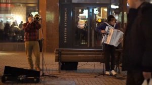 Уличные музыканты.  Арбат. Гармонь.