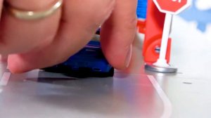 КЛАССНЫЕ МАШИНКИ SIKU - Артем строит автомойку и заправку для машинок СИКУ