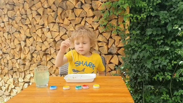 Мраморное рисование детскими ручками.