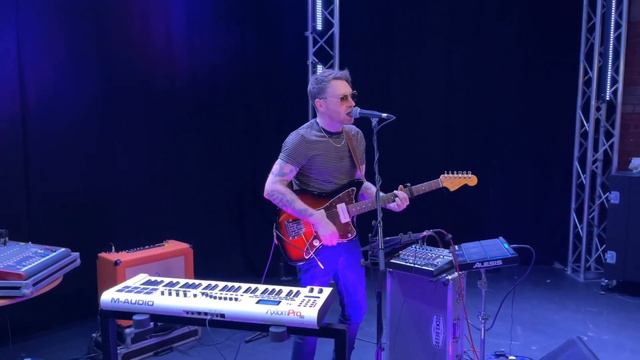 Sam Fender - Seventeen Going Under (Live Loop Pedal Cover) смотреть онлайн