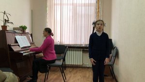 "Солнышко проснется" С.Баневич, слова Калининой. Исполняет Зулкарнеева Екатерина, 9 лет.