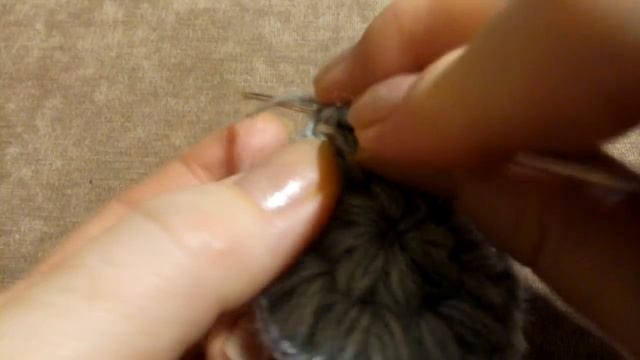 МК по вязанию берета из пышных столбиков. Часть 1 смотреть онлайн