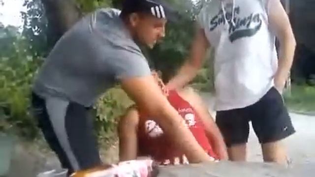 Мужик поймал бревно головой (наоборот) смотреть онлайн