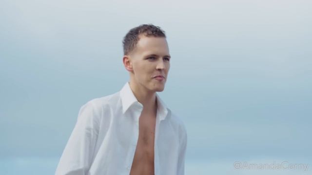 HOW TO DATE A MERMAID | Amanda Cerny смотреть онлайн