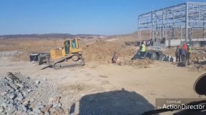 Нелегкая работа самосвалов на стройке!