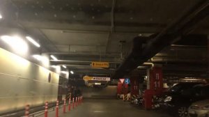 На подземной парковке в ТЦ Гагаринский