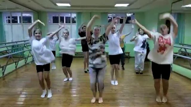 Флешмоб "Россия" детский коллектив. #популярное #танцы #лучшее #флагроссии #флешмоб #флаги #топ