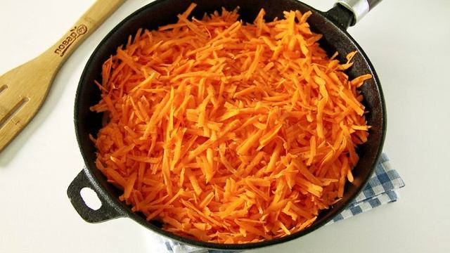 Пирог с морковью и яйцом